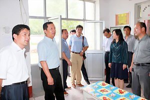 ����У��һ�и����ϴ�ѧ����һ��ǡ�פ�ڴ���в������μӡ������硱���ʵ�����ʦ��